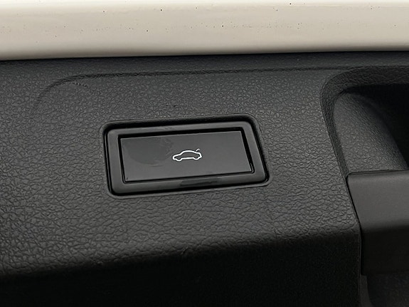 Volkswagen Passat Alltrack 11 of 30