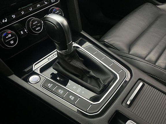 Volkswagen Passat Alltrack 21 of 30