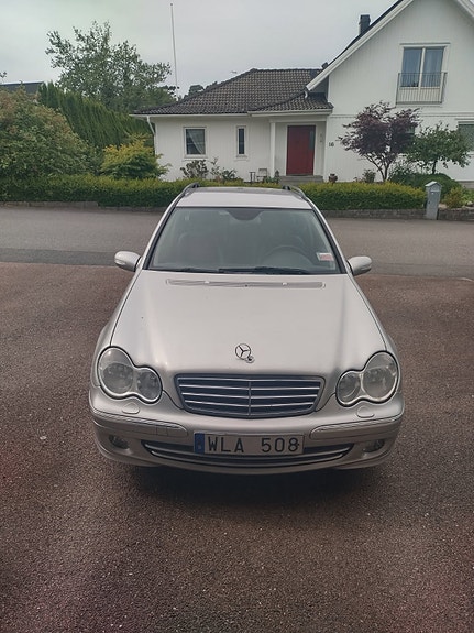 Mercedes-Benz C180 4 of 4