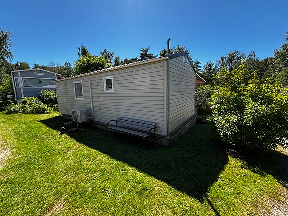 Rapido Välskött Villavagn med altan på Almöns Camping – Rapid Home Lodge 872, årsmodell 2014 2 of 6