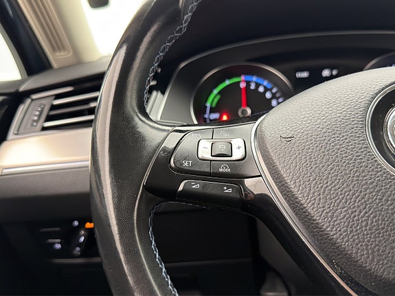 Volkswagen Passat 27 of 29