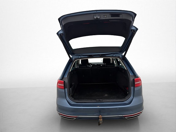 Volkswagen Passat 19 of 29
