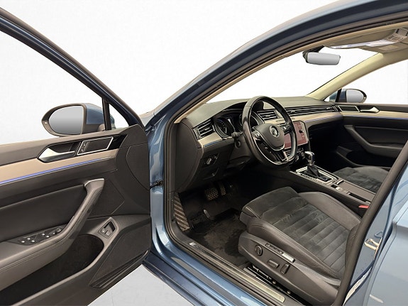 Volkswagen Passat 11 of 29