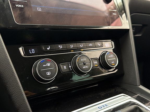 Volkswagen Passat 25 of 29