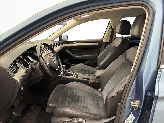 Volkswagen Passat 12 of 29