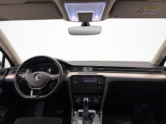 Volkswagen Passat 13 of 29
