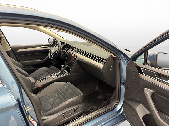 Volkswagen Passat 15 of 29