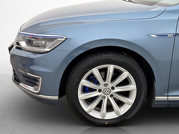 Volkswagen Passat 10 of 29