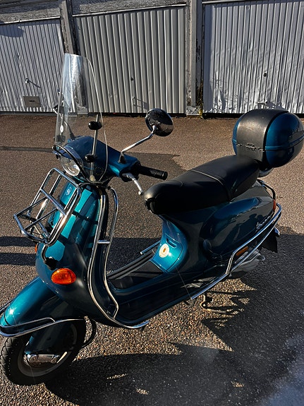 Piaggio Vespa ET4 125 8 of 8