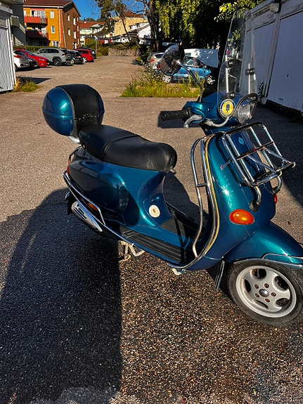 Piaggio Vespa ET4 125 5 of 8