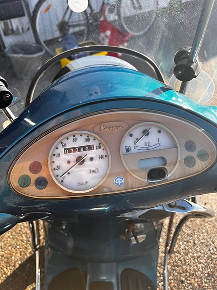 Piaggio Vespa ET4 125 3 of 8
