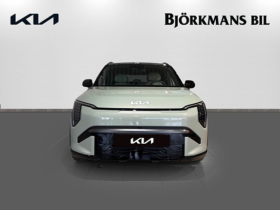 Kia EV3 2 of 14