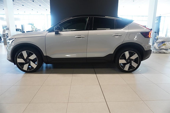 Volvo C40 3 of 17
