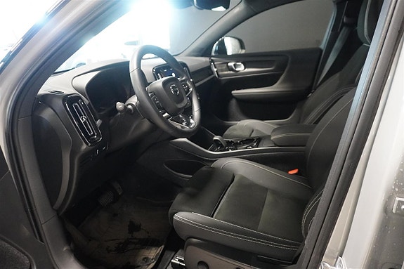 Volvo C40 2 of 17