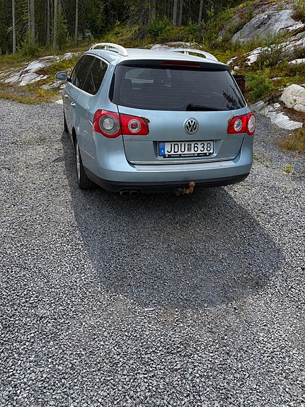 Volkswagen Passat 2 of 4