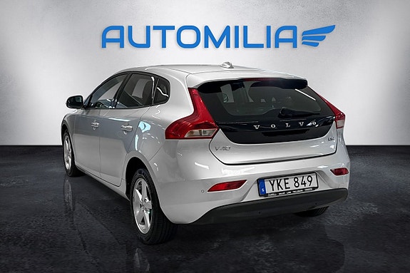 Volvo V40 12 of 16