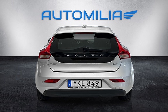 Volvo V40 13 of 16