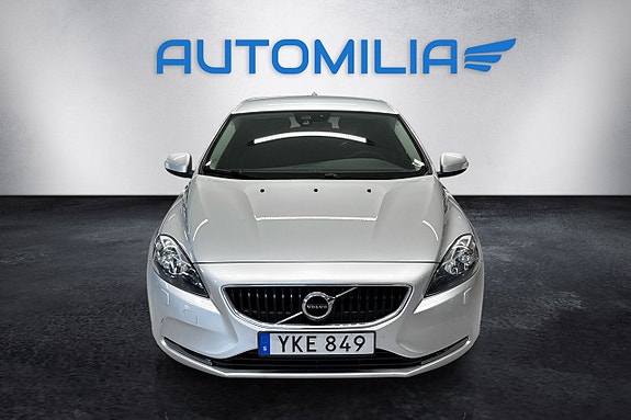 Volvo V40 2 of 16