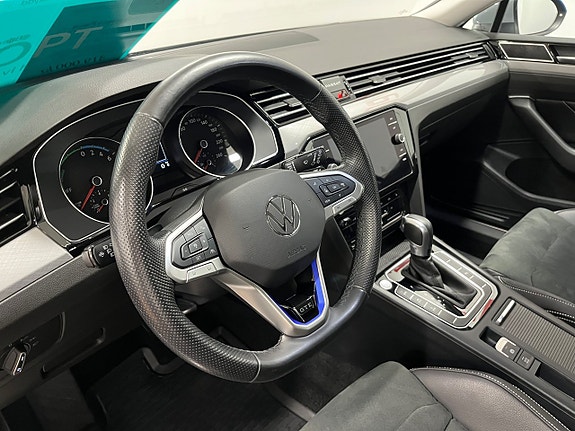 Volkswagen Passat 15 of 24