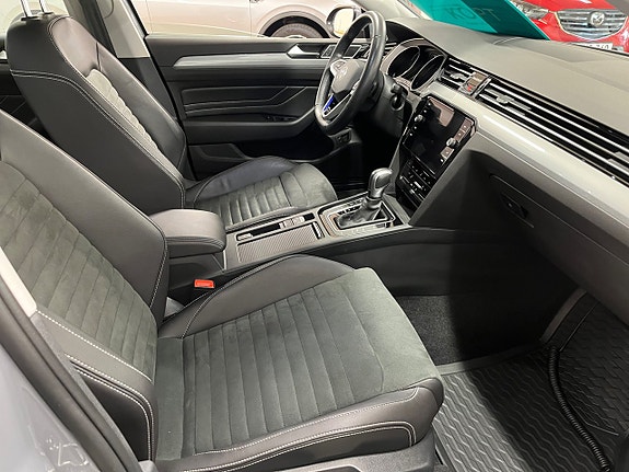 Volkswagen Passat 21 of 24
