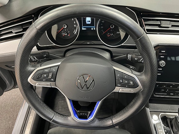 Volkswagen Passat 16 of 24