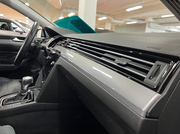 Volkswagen Passat 20 of 24