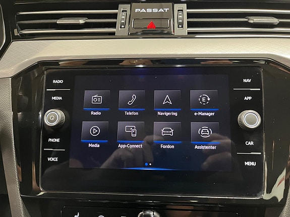 Volkswagen Passat 18 of 24