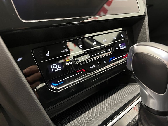 Volkswagen Passat 19 of 24
