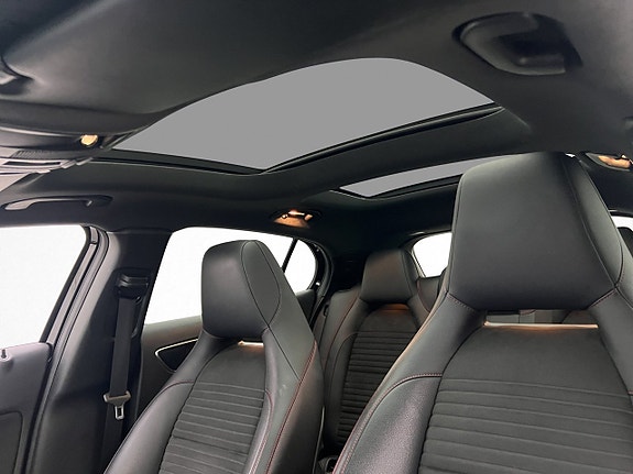 Mercedes-Benz GLA200 14 of 30