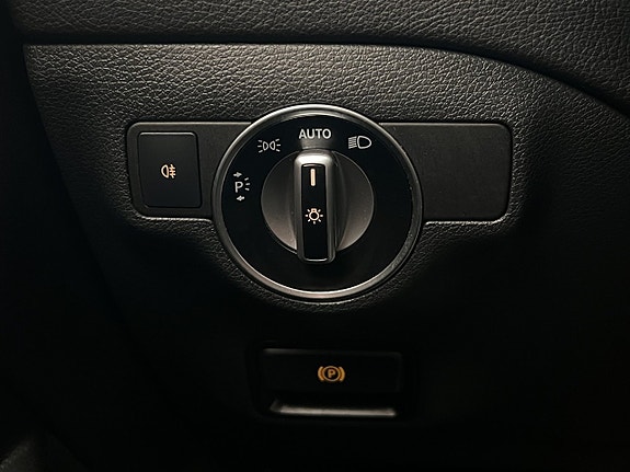 Mercedes-Benz GLA200 30 of 30
