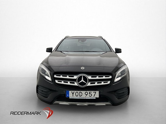 Mercedes-Benz GLA200 2 of 30
