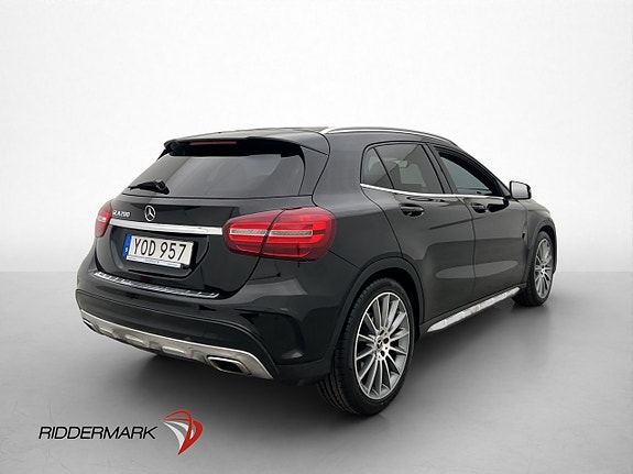 Mercedes-Benz GLA200 8 of 30