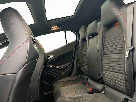 Mercedes-Benz GLA200 18 of 30