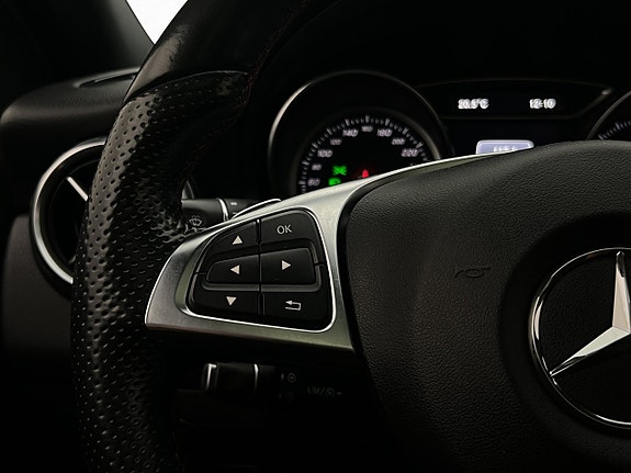 Mercedes-Benz GLA200 26 of 30