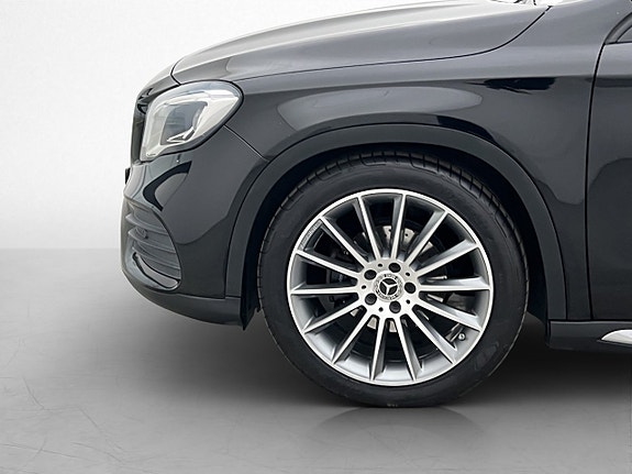 Mercedes-Benz GLA200 10 of 30