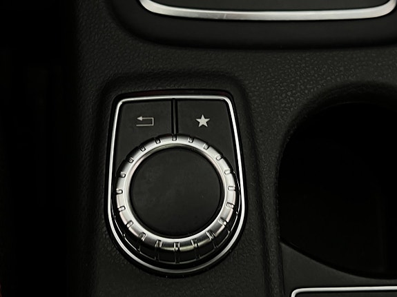 Mercedes-Benz GLA200 25 of 30