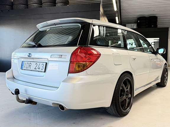 Subaru Legacy 8 of 25