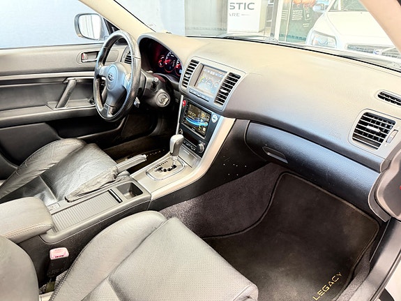 Subaru Legacy 16 of 25