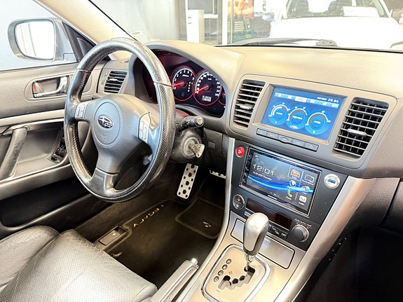 Subaru Legacy 17 of 25