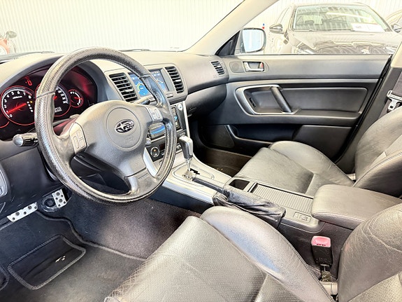 Subaru Legacy 12 of 25