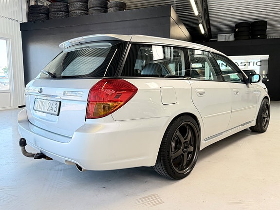 Subaru Legacy 7 of 25