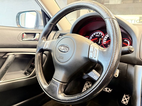 Subaru Legacy 18 of 25