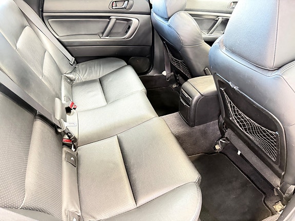 Subaru Legacy 14 of 25