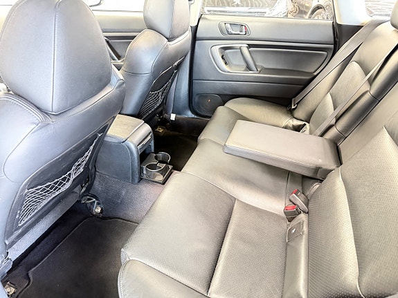 Subaru Legacy 13 of 25