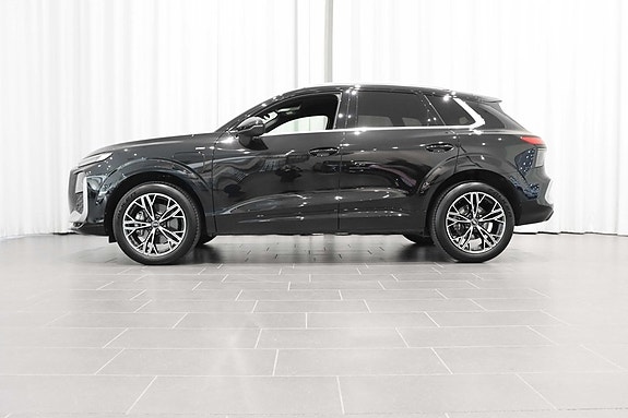 Audi Q3 2 of 22