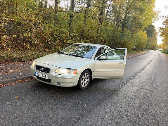 Volvo S60 2 of 3