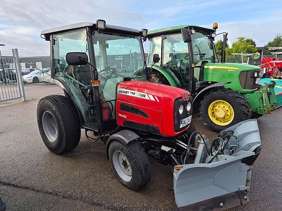 Massey Ferguson 1540 3 of 8