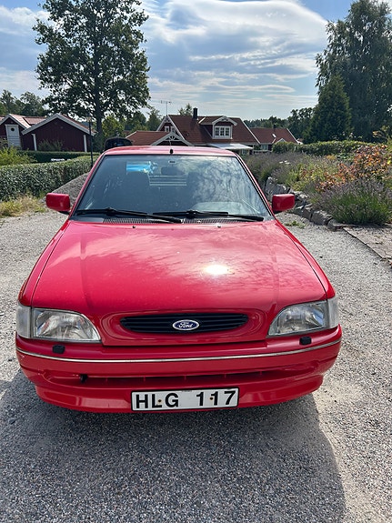 Ford Escort 2 of 8