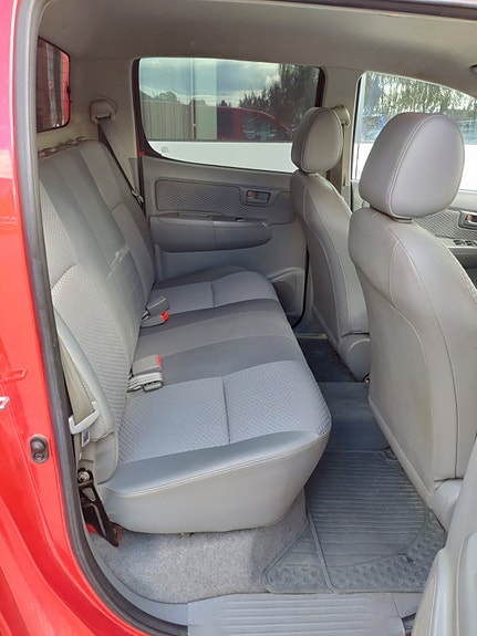 Toyota HiLux 5 of 7