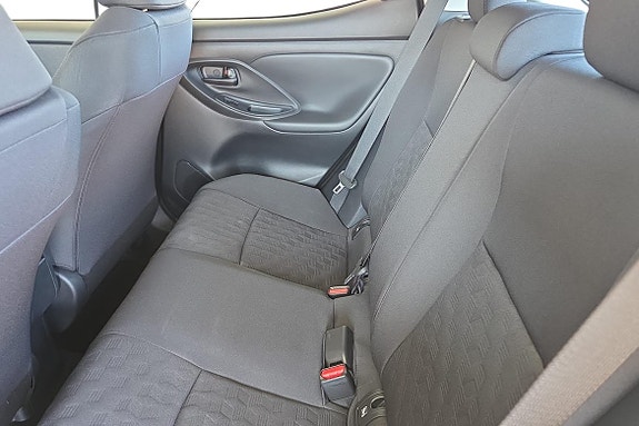 Toyota Yaris 14 of 19